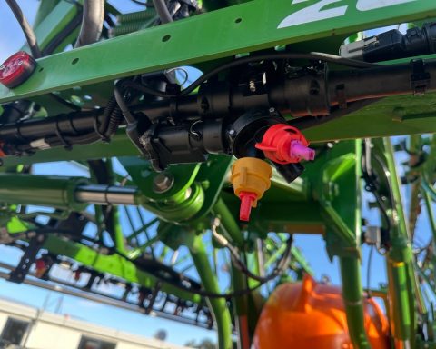 Amazone UX4201 Super Trailed Sprayer