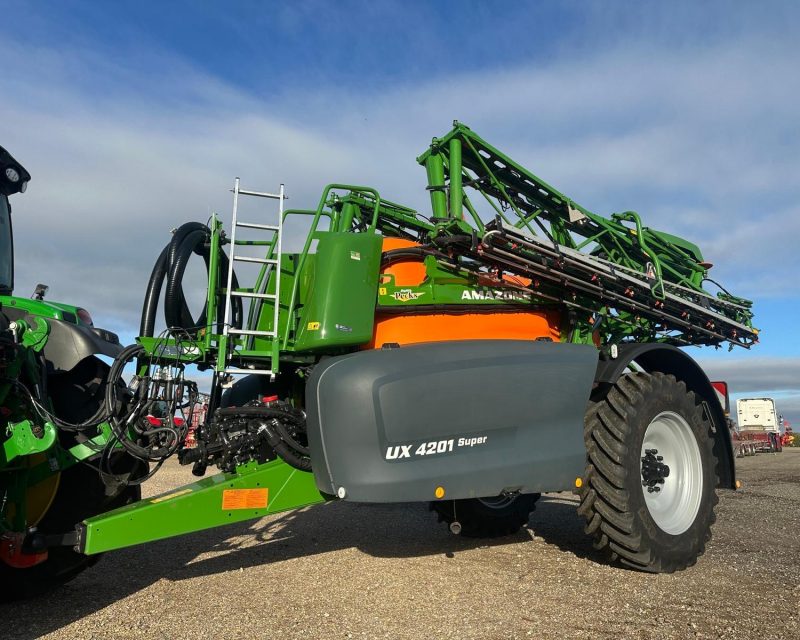 Amazone UX4201 Super Trailed Sprayer