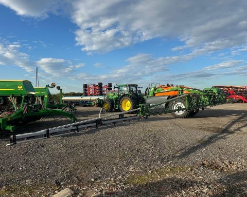 Amazone UX4201 Super Trailed Sprayer