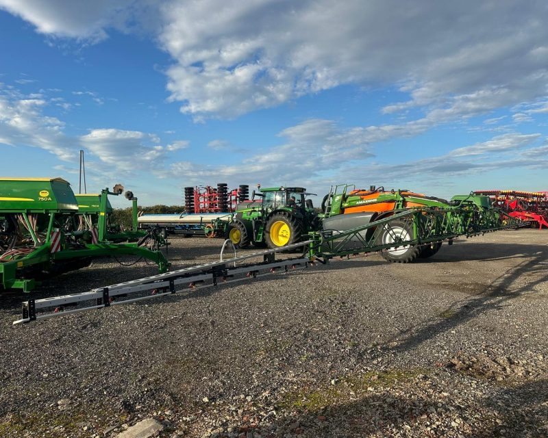 Amazone UX4201 Super Trailed Sprayer