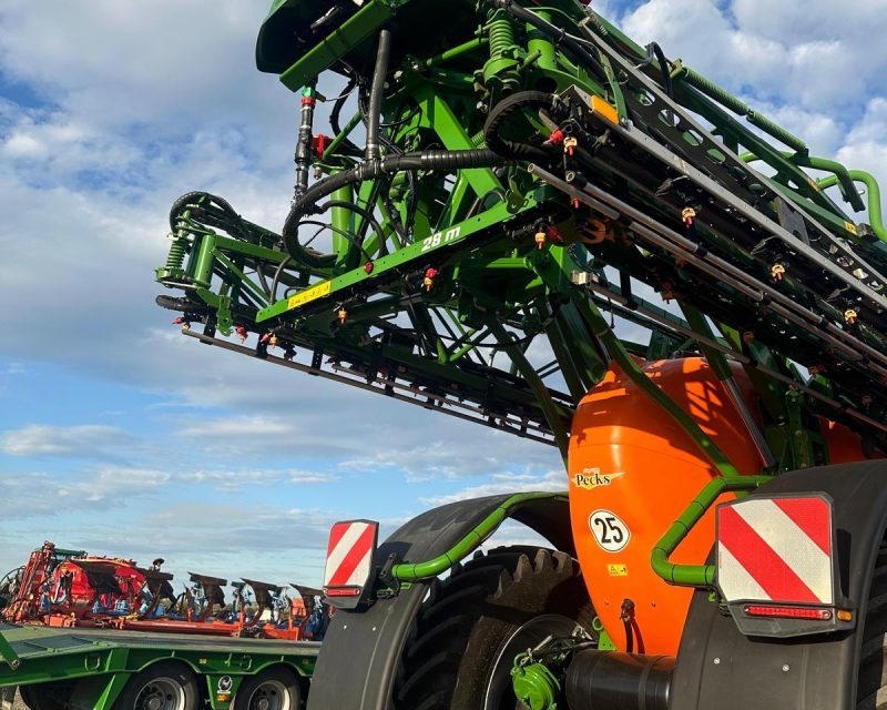 Amazone UX4201 Super Trailed Sprayer