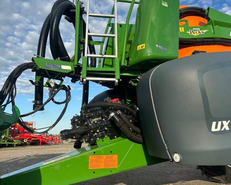 Amazone UX4201 Super Trailed Sprayer