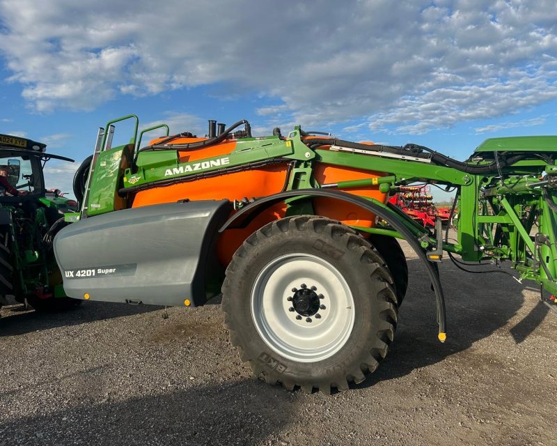 Amazone UX4201 Super Trailed Sprayer