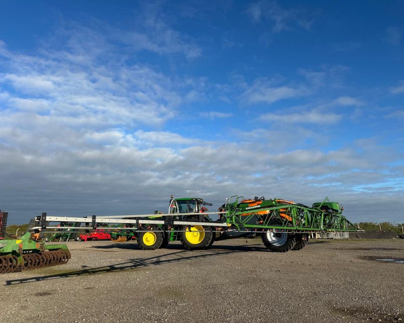 Amazone UX4201 Super Trailed Sprayer