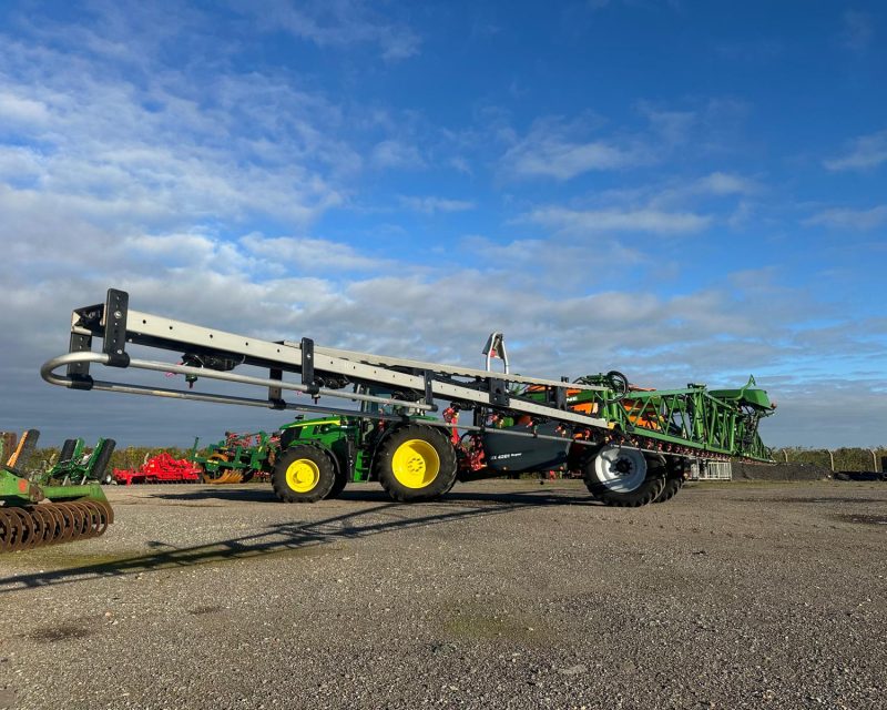 Amazone UX4201 Super Trailed Sprayer