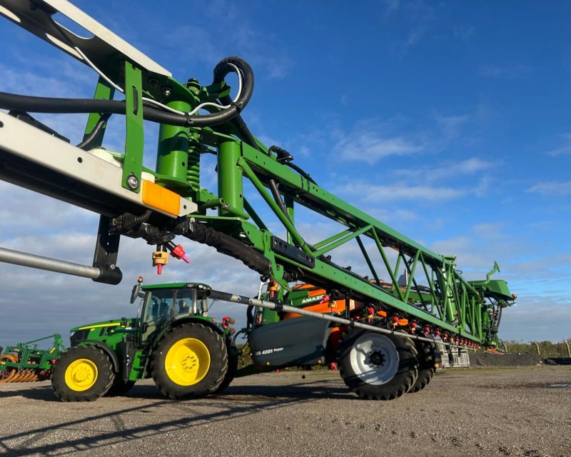 Amazone UX4201 Super Trailed Sprayer