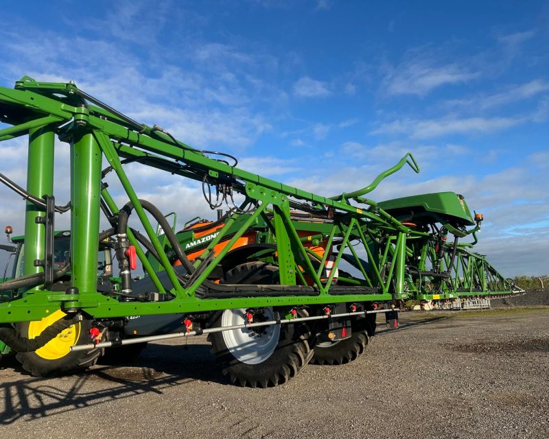 Amazone UX4201 Super Trailed Sprayer
