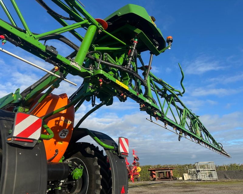 Amazone UX4201 Super Trailed Sprayer