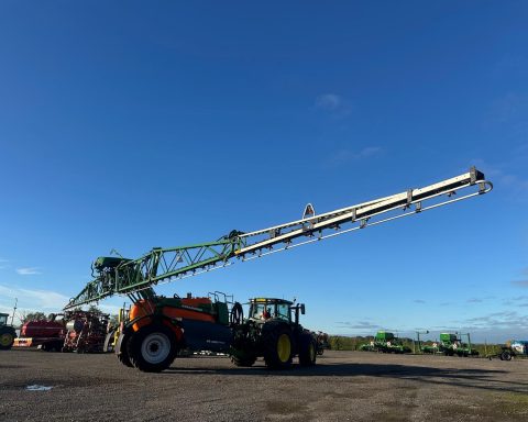 Amazone UX4201 Super Trailed Sprayer