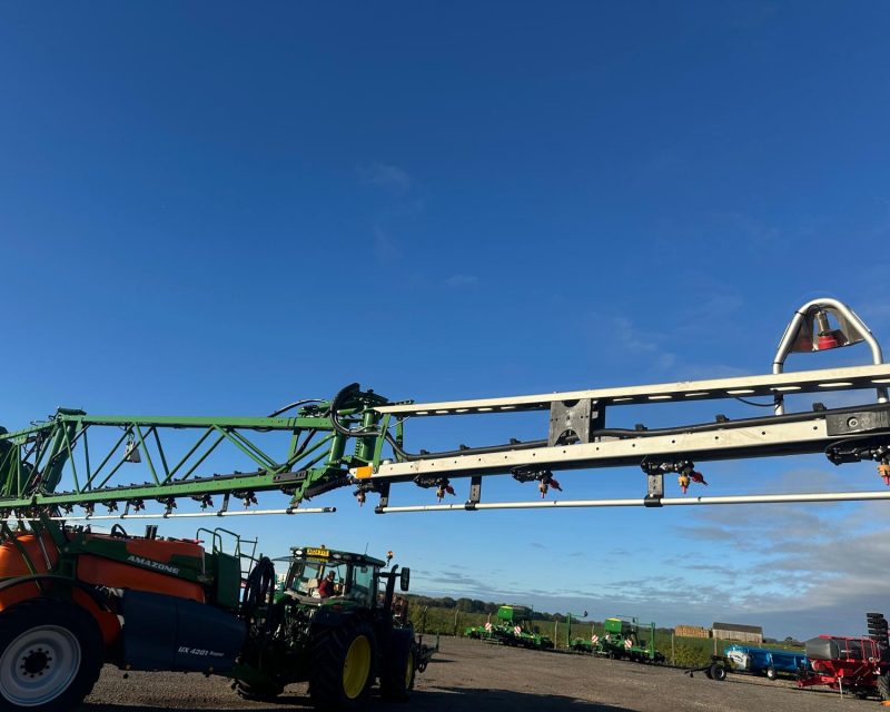 Amazone UX4201 Super Trailed Sprayer