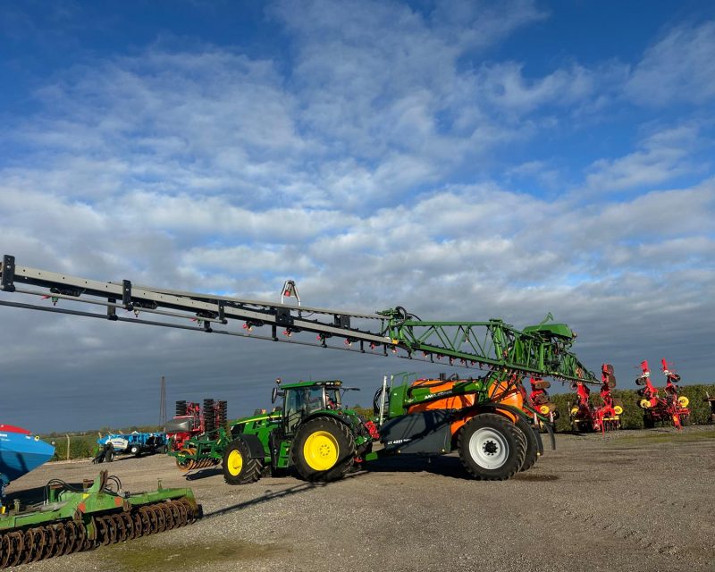 Amazone UX4201 Super Trailed Sprayer