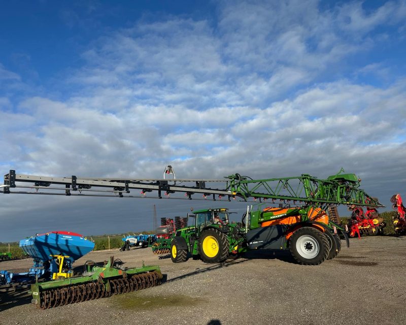 Amazone UX4201 Super Trailed Sprayer