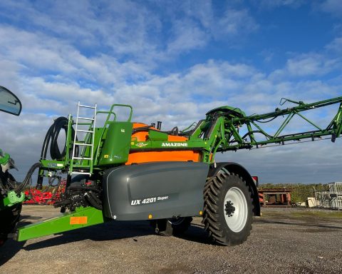 Amazone UX4201 Super Trailed Sprayer