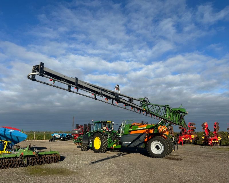 Amazone UX4201 Super Trailed Sprayer