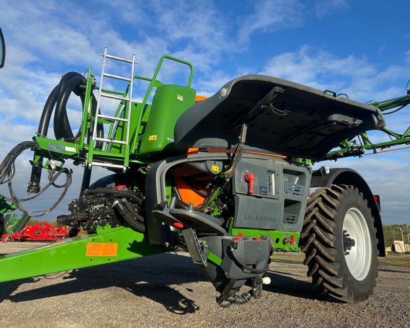 Amazone UX4201 Super Trailed Sprayer