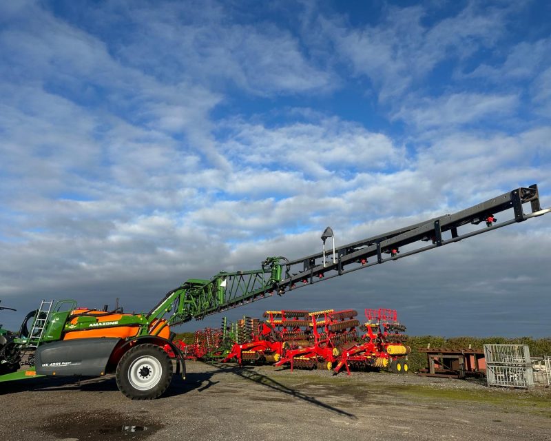 Amazone UX4201 Super Trailed Sprayer