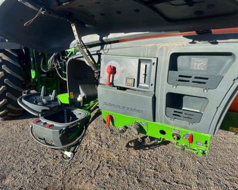 Amazone UX4201 Super Trailed Sprayer