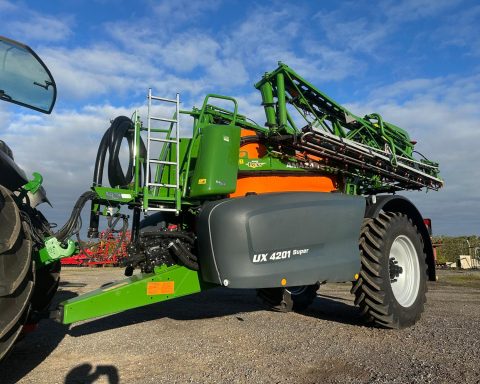 Amazone UX4201 Super Trailed Sprayer