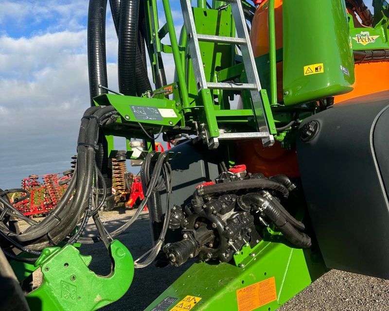 Amazone UX4201 Super Trailed Sprayer