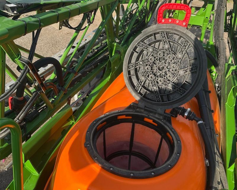 Amazone UX4201 Super Trailed Sprayer