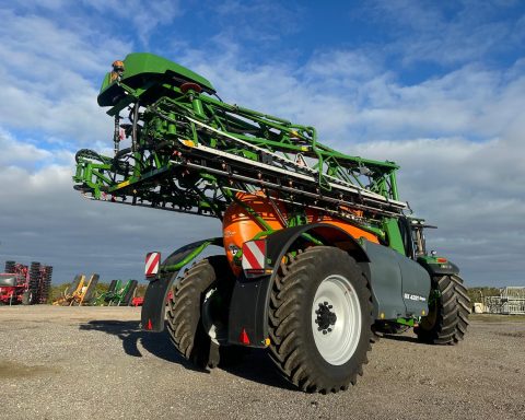 Amazone UX4201 Super Trailed Sprayer