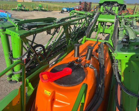 Amazone UX4201 Super Trailed Sprayer