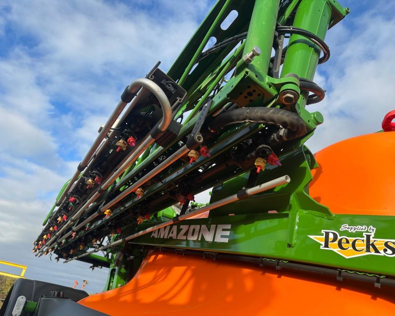 Amazone UX4201 Super Trailed Sprayer