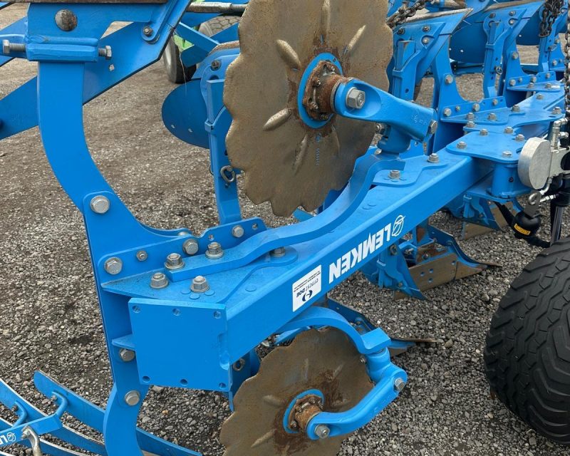 Lemken Juwel 8M 5F plough