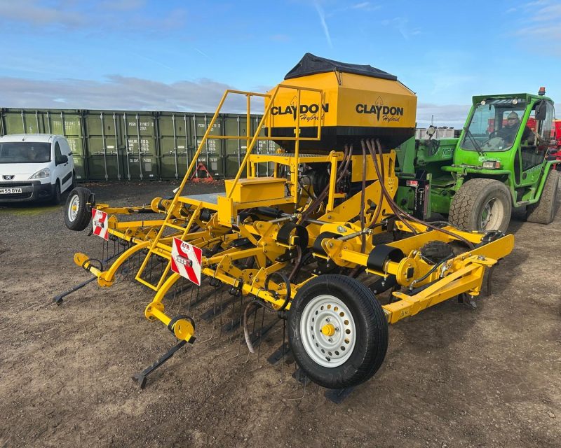 Claydon Hybrid 4m seed drill