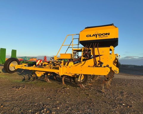 Claydon Hybrid 4m seed drill