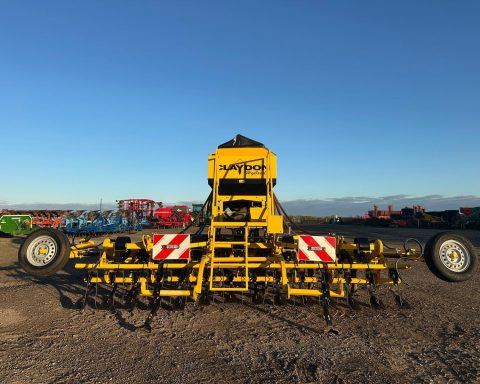 Claydon Hybrid 4m seed drill