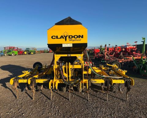 Claydon Hybrid 4m seed drill