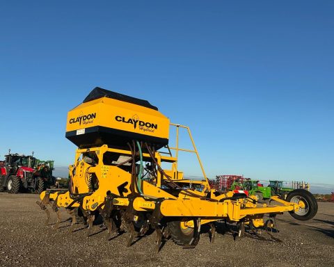 Claydon Hybrid 4m seed drill
