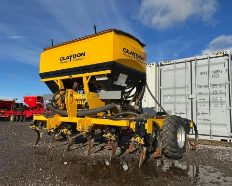 Claydon 4m Hybrid fertiliser drill