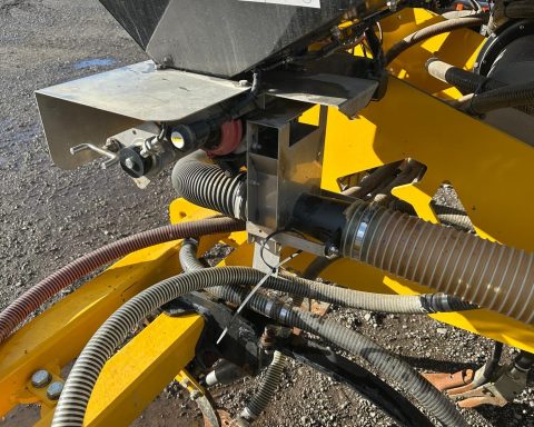 Claydon 4m Hybrid fertiliser drill