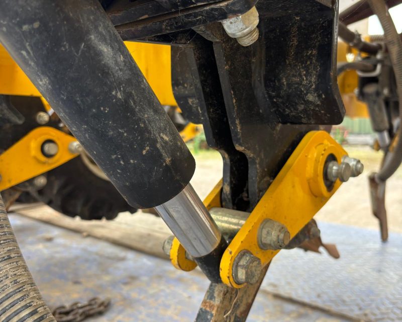 Claydon 4m Hybrid fertiliser drill