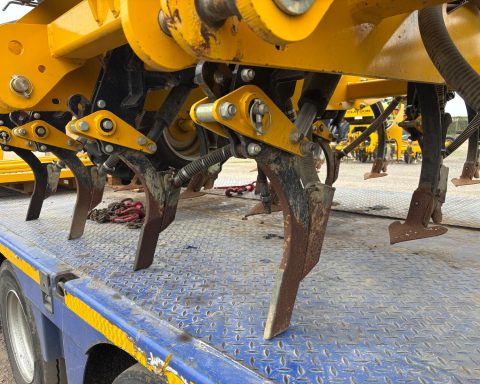 Claydon 4m Hybrid fertiliser drill