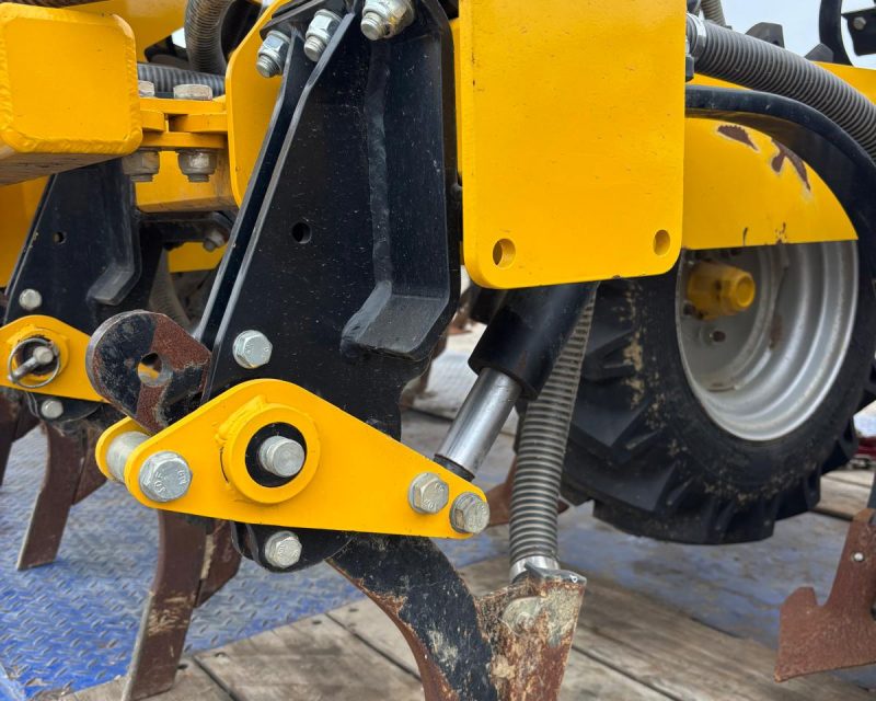 Claydon 4m Hybrid fertiliser drill