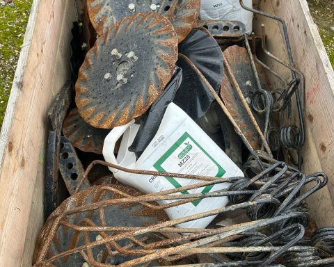 Claydon 4m Hybrid fertiliser drill