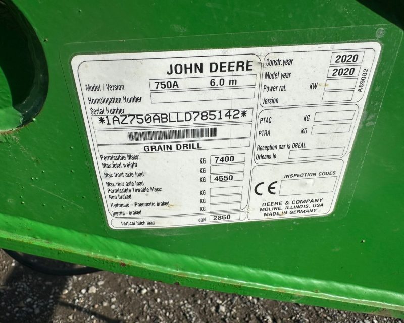 John Deere 750A 6m drill