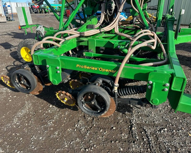 John Deere 750A 6m drill