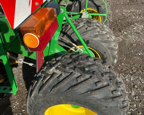 John Deere 750A 6m drill