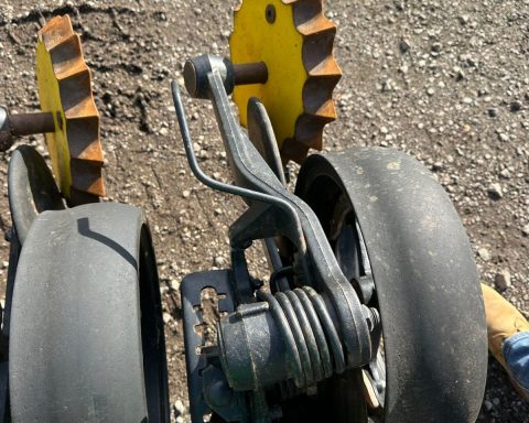 John Deere 750A 6m drill
