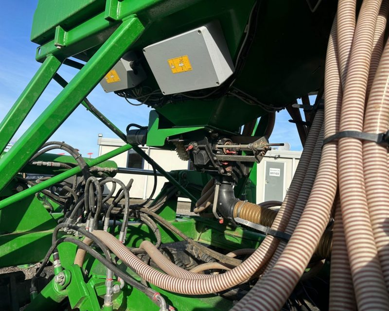 John Deere 750A 6m drill