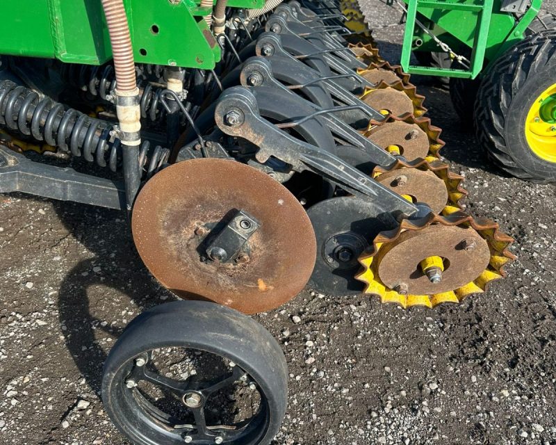 John Deere 750A 6m drill