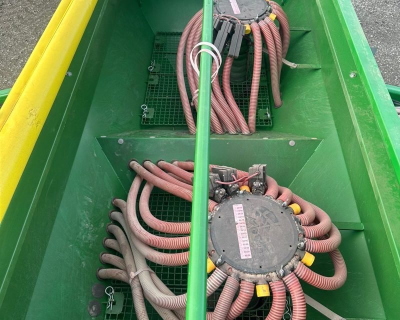 John Deere 750A 6m drill