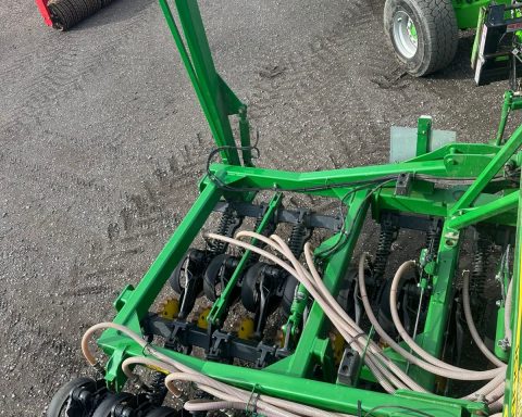 John Deere 750A 6m drill