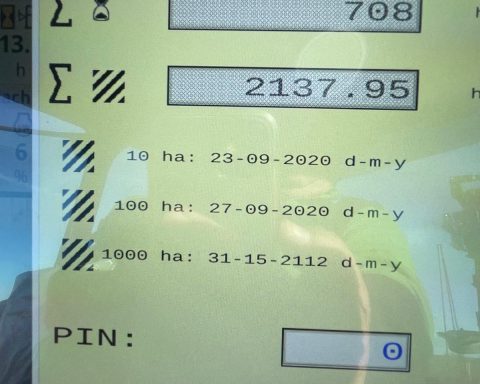 John Deere 750A 6m drill