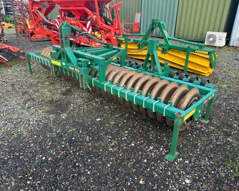 Cousins 4m rigid front press c/w razor rings & springboard levelling system