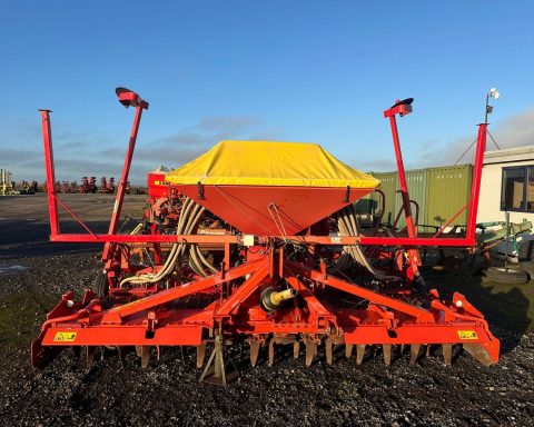 Kuhn 403D & Lely Polymat 4m